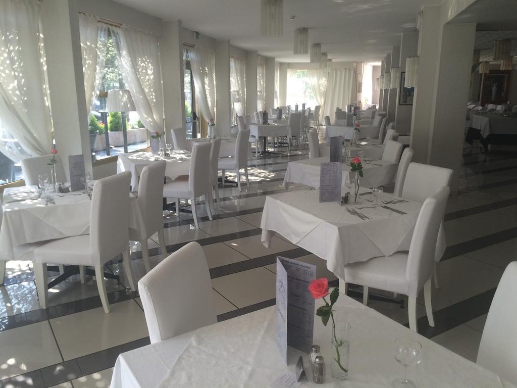 Hotel La Perla Riva del Garda Exterior photo
