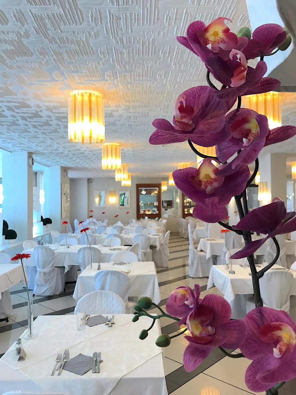 Hotel La Perla Riva del Garda Exterior photo